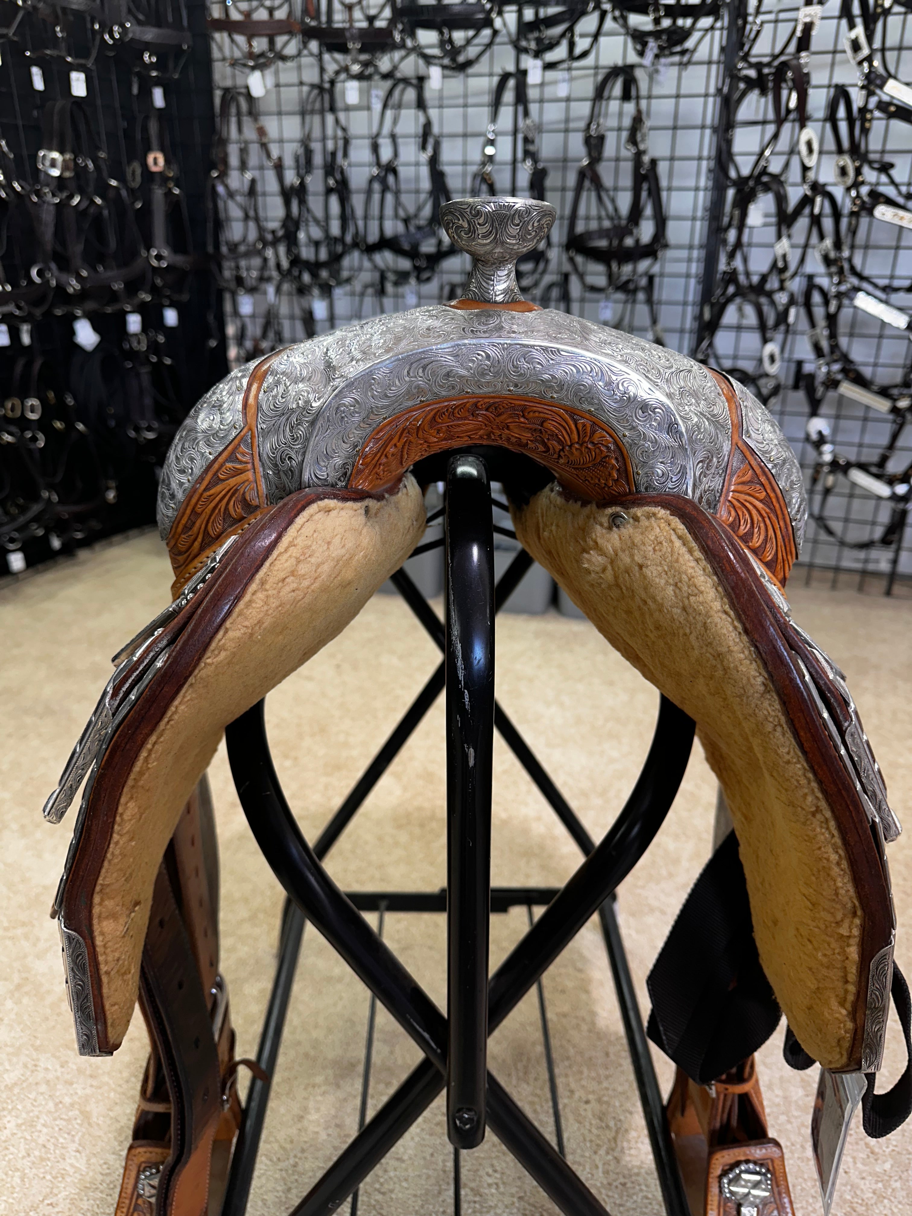 Harris Show Saddle 16.5"