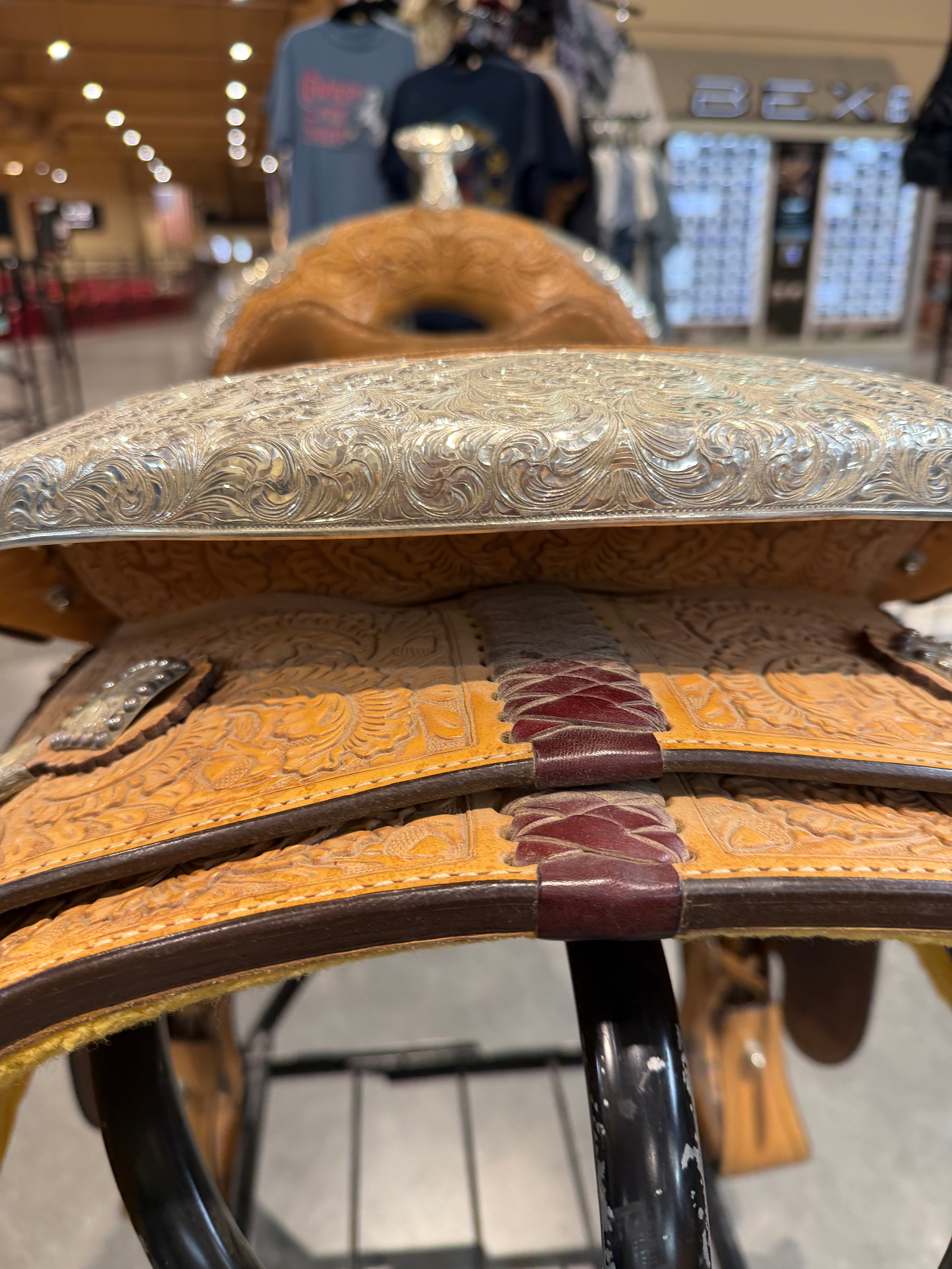 Blue Ribbon Dowdy Tree 16" Seat Used